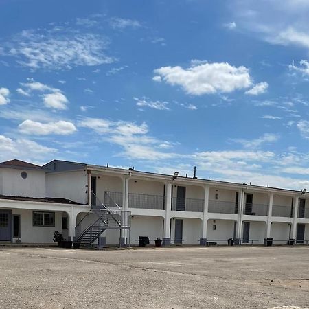 Dilley Executive Inn Екстер'єр фото