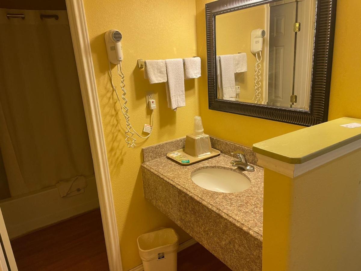 Dilley Executive Inn Екстер'єр фото