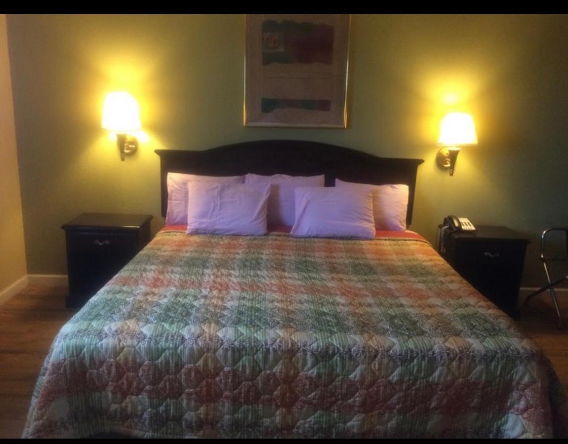Dilley Executive Inn Екстер'єр фото