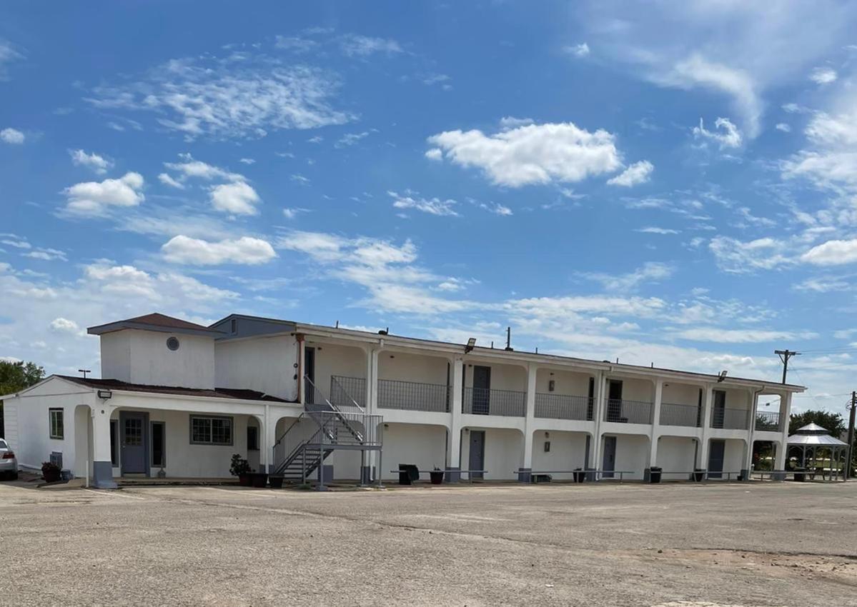 Dilley Executive Inn Екстер'єр фото